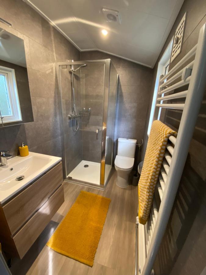 Ruim En Modern Chalet In De Veluwse Bossen Putten Dış mekan fotoğraf