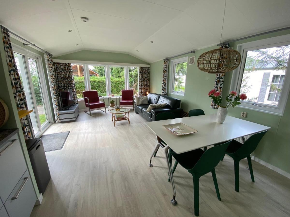 Ruim En Modern Chalet In De Veluwse Bossen Putten Dış mekan fotoğraf